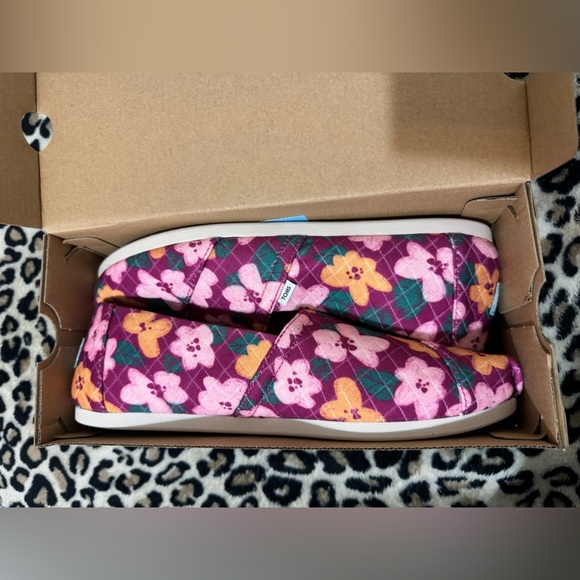 TOMS Women’s 10; Alpargata Dark Fuchsia REPREVE; Oversize Blooms Quilted Knit - Picture 8 of 9